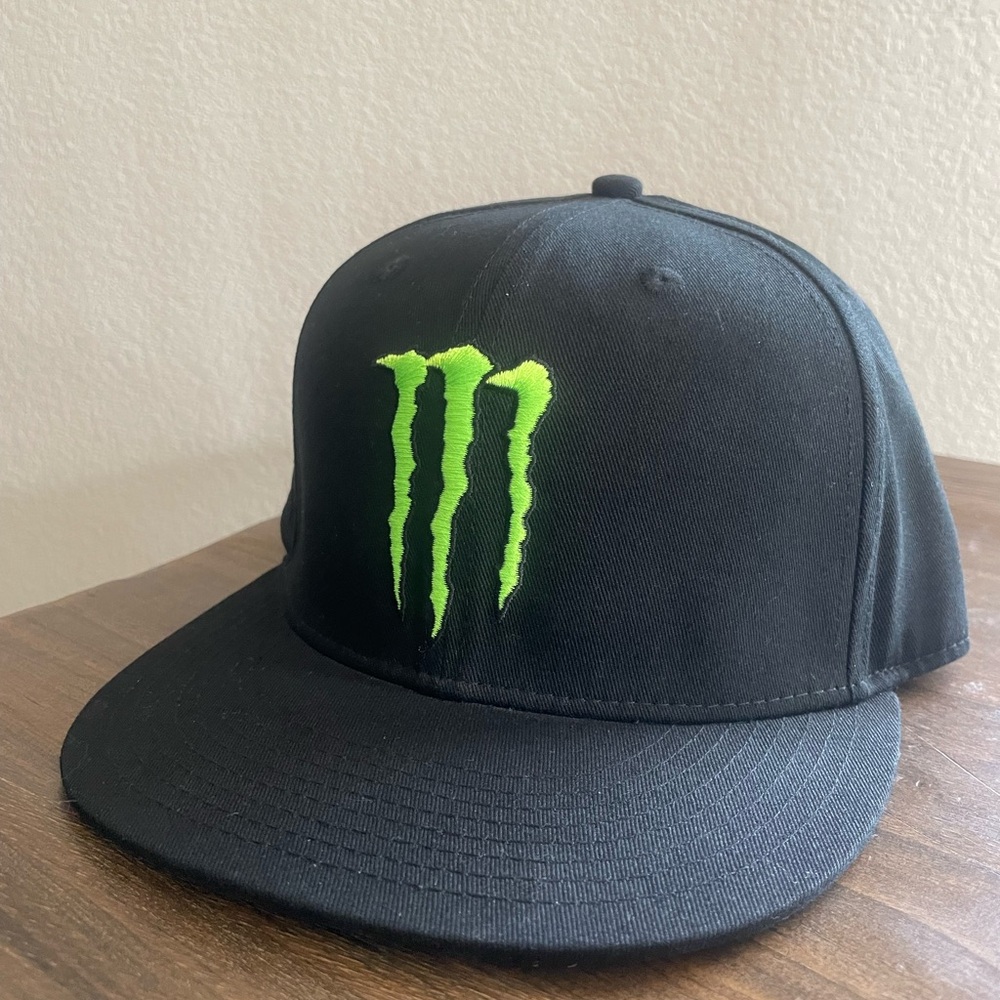 Monster Energy Black SnapBack with logo. One Size fits most Hat NEW no tags